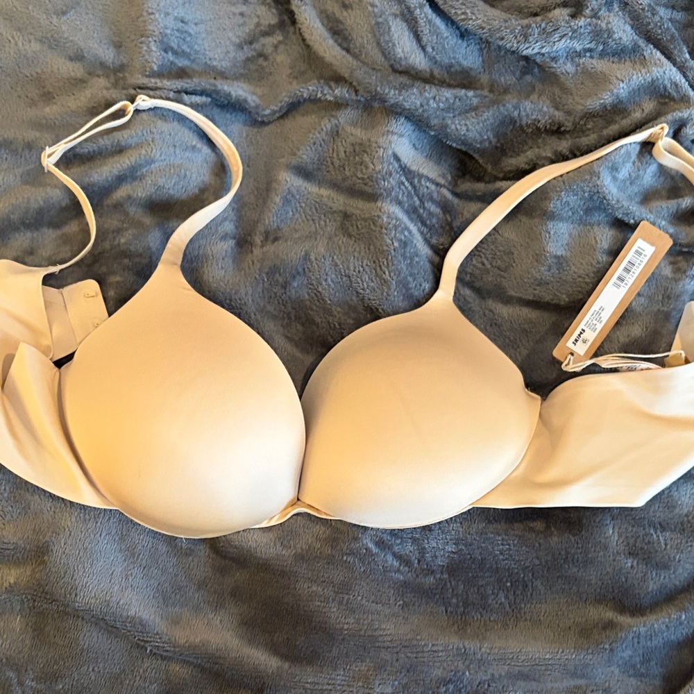SKIMS Ultimate Push Up Plunge Bra - Light Beige/Nude. 32C